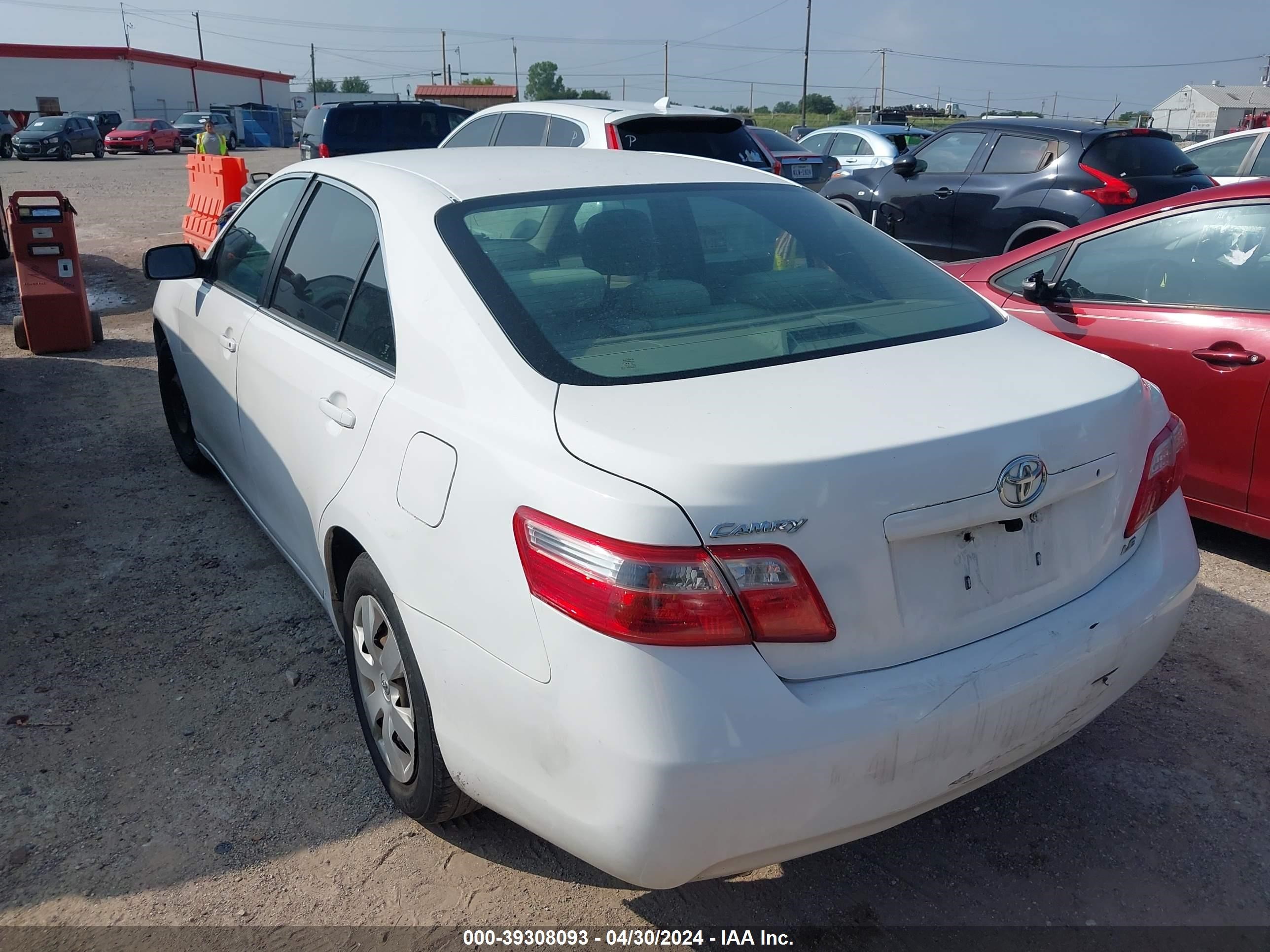 Photo 2 VIN: 4T4BE46K18R011864 - TOYOTA CAMRY 