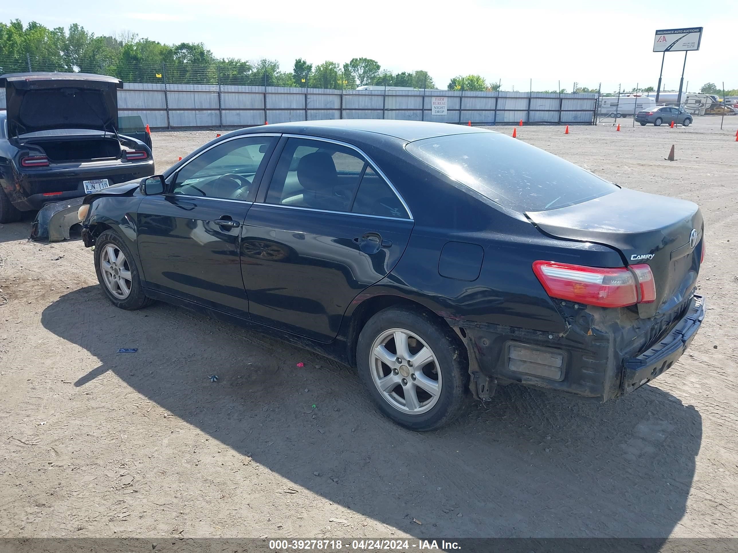 Photo 2 VIN: 4T4BE46K18R018572 - TOYOTA CAMRY 