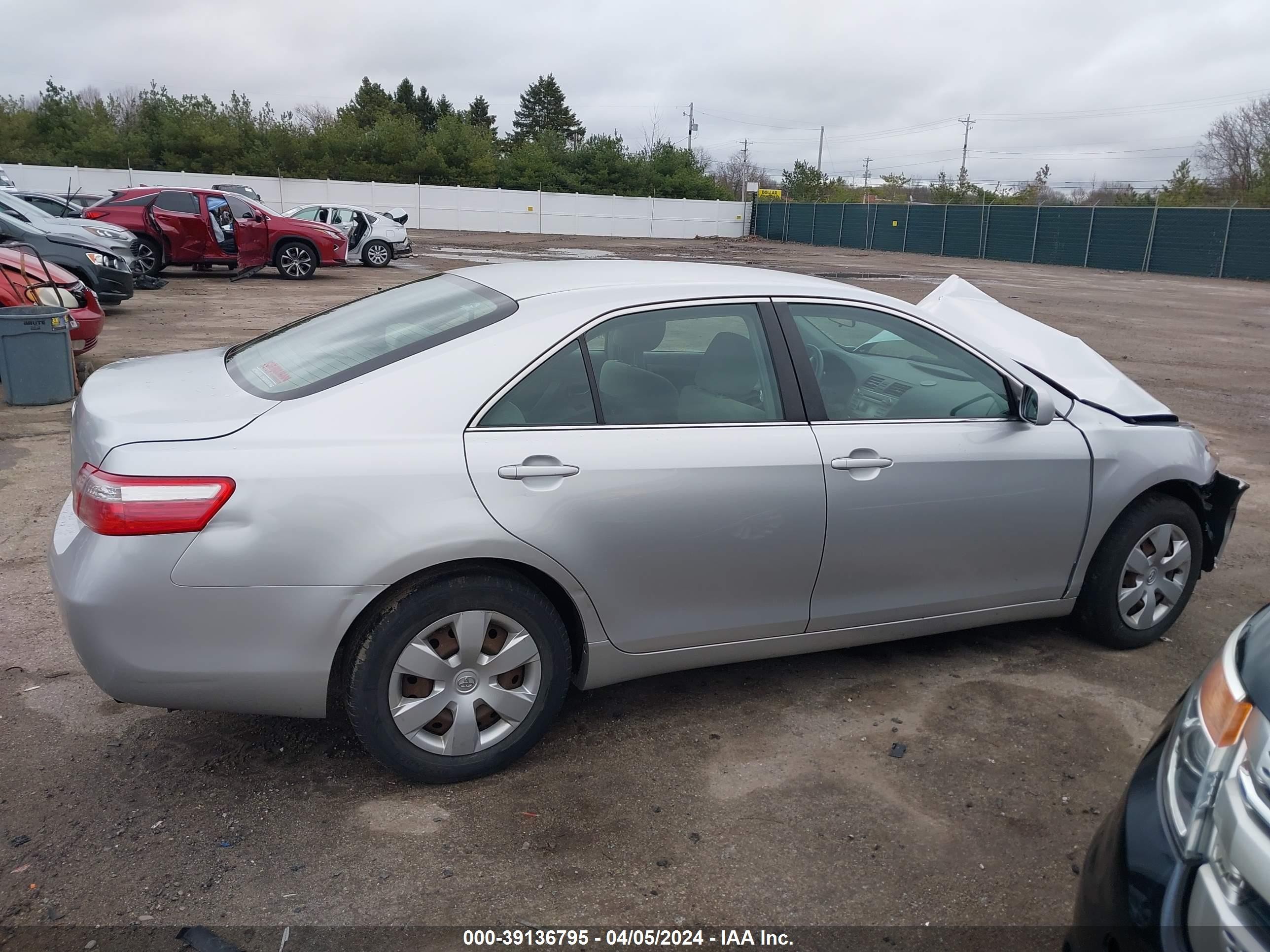 Photo 12 VIN: 4T4BE46K49R057383 - TOYOTA CAMRY 