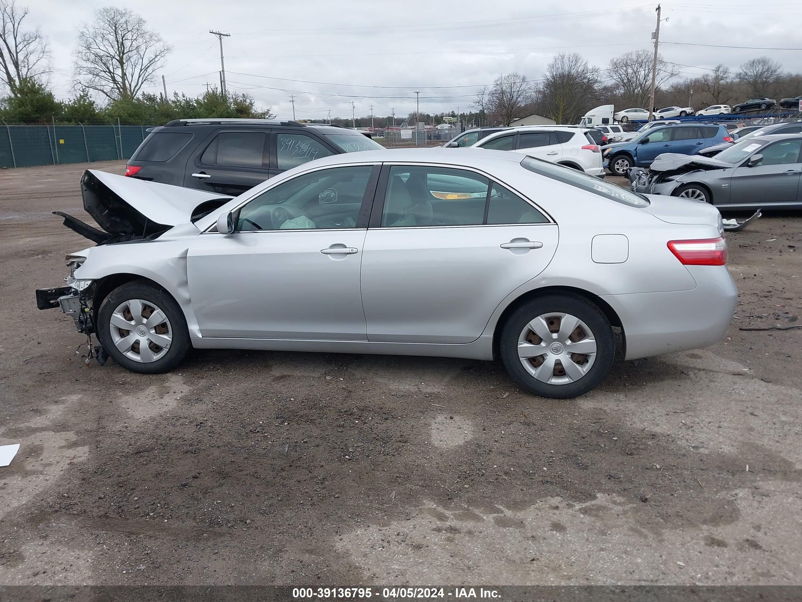 Photo 13 VIN: 4T4BE46K49R057383 - TOYOTA CAMRY 