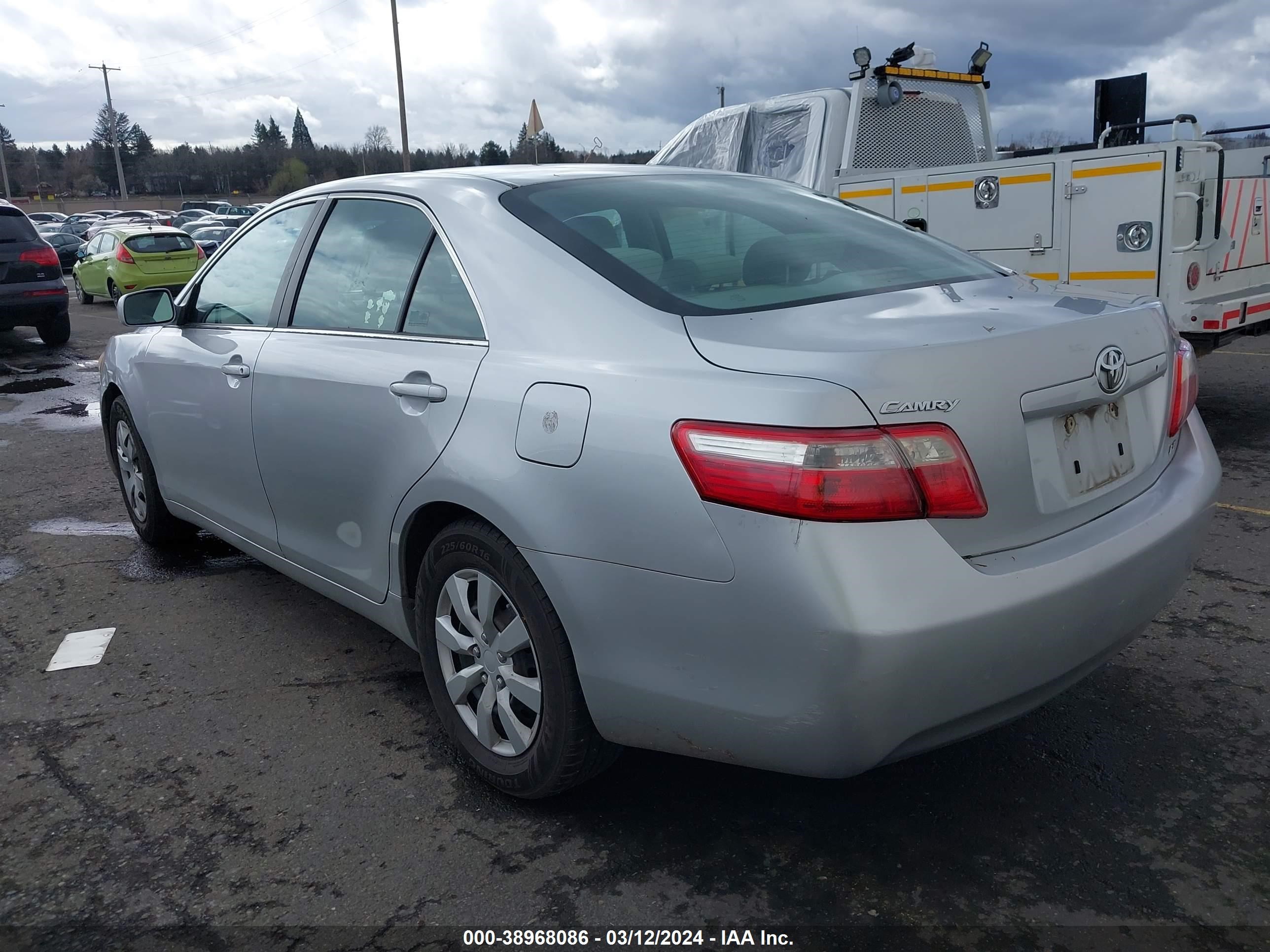 Photo 2 VIN: 4T4BE46KX9R110393 - TOYOTA CAMRY 