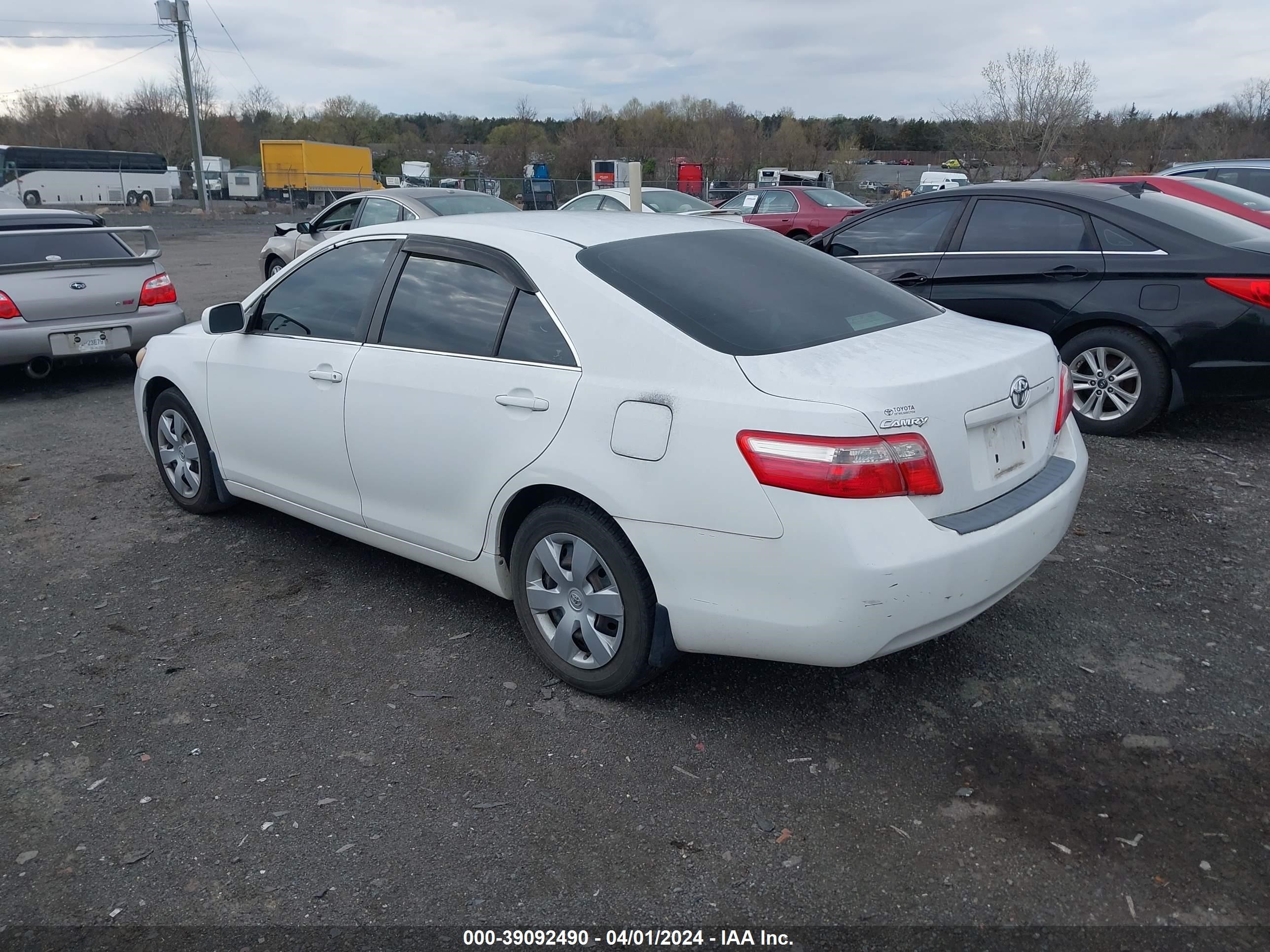 Photo 2 VIN: 4T4BE46KX9R129638 - TOYOTA CAMRY 