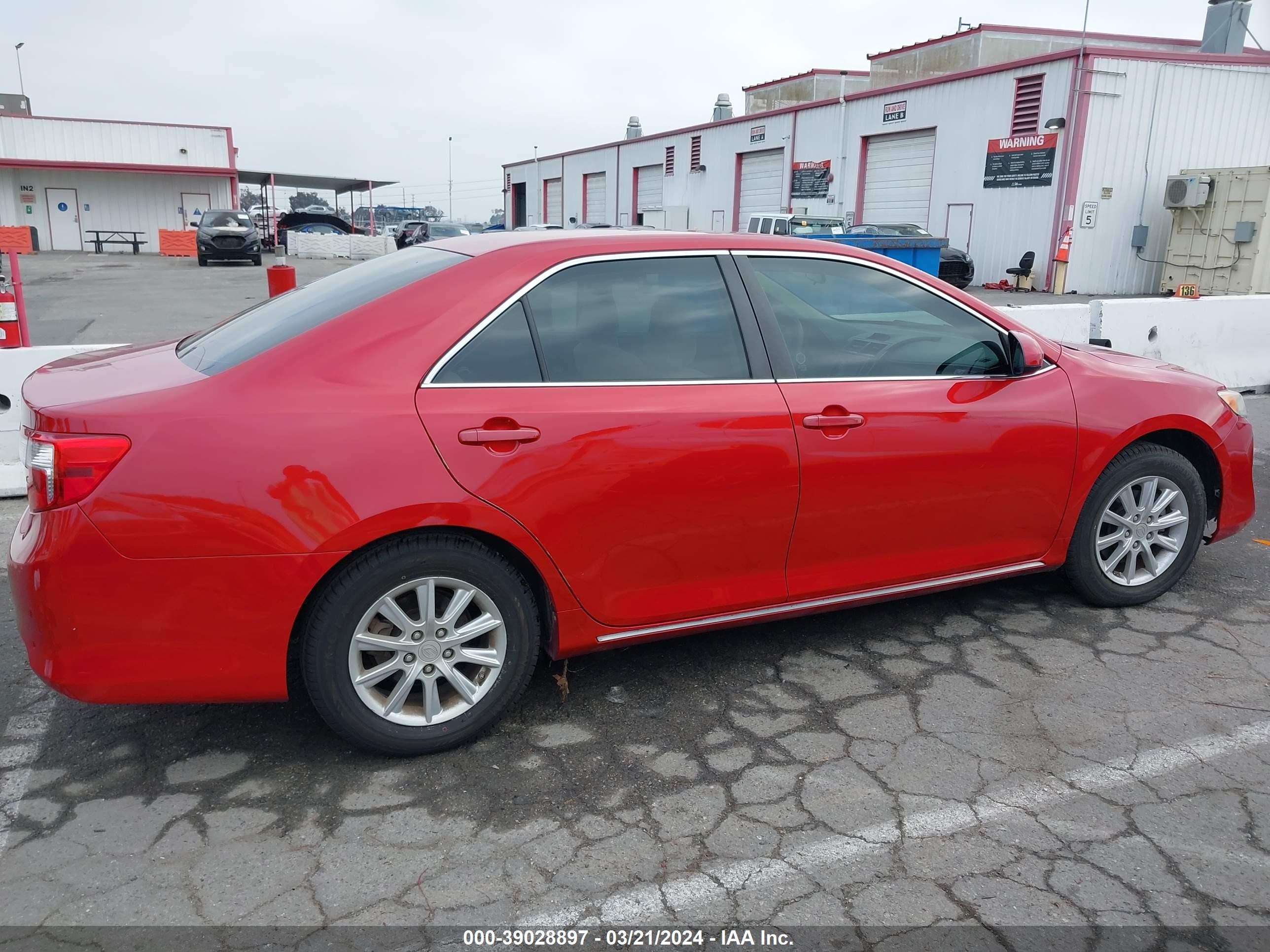 Photo 12 VIN: 4T4BF1FK0CR206388 - TOYOTA CAMRY 