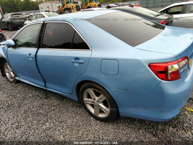 Photo 2 VIN: 4T4BF1FK0DR326077 - TOYOTA CAMRY 