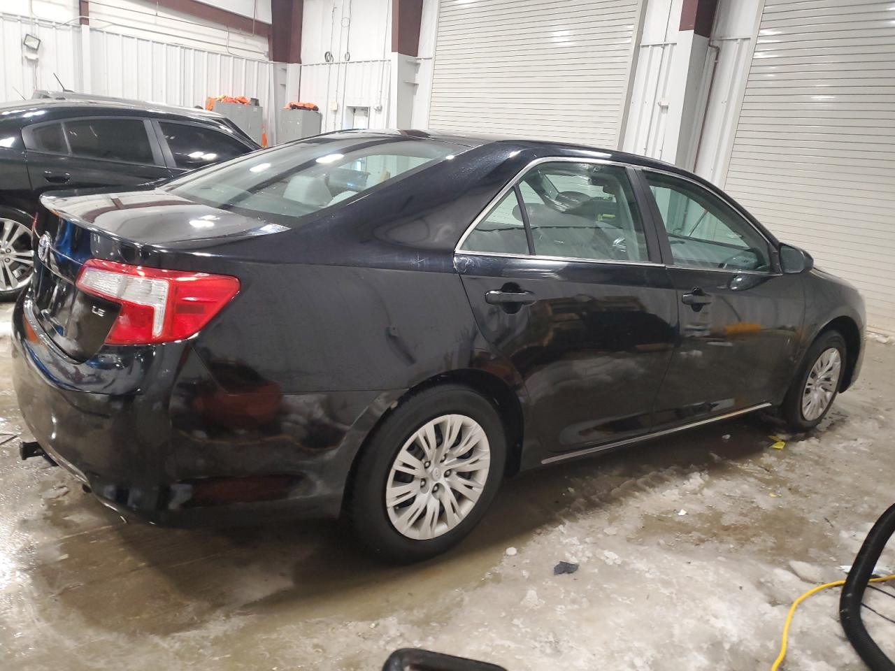 Photo 2 VIN: 4T4BF1FK1CR183834 - TOYOTA CAMRY 