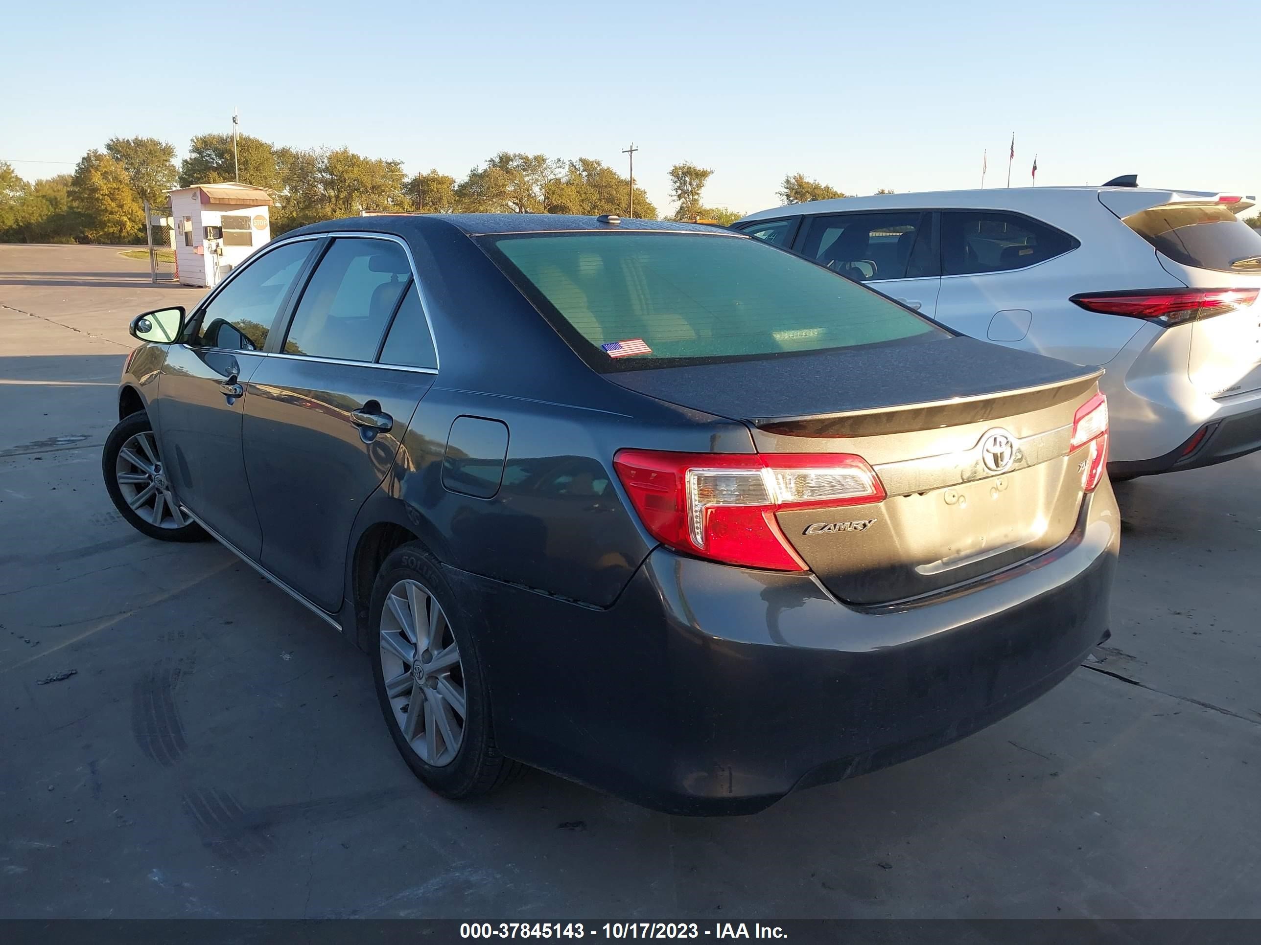 Photo 2 VIN: 4T4BF1FK1CR253719 - TOYOTA CAMRY 