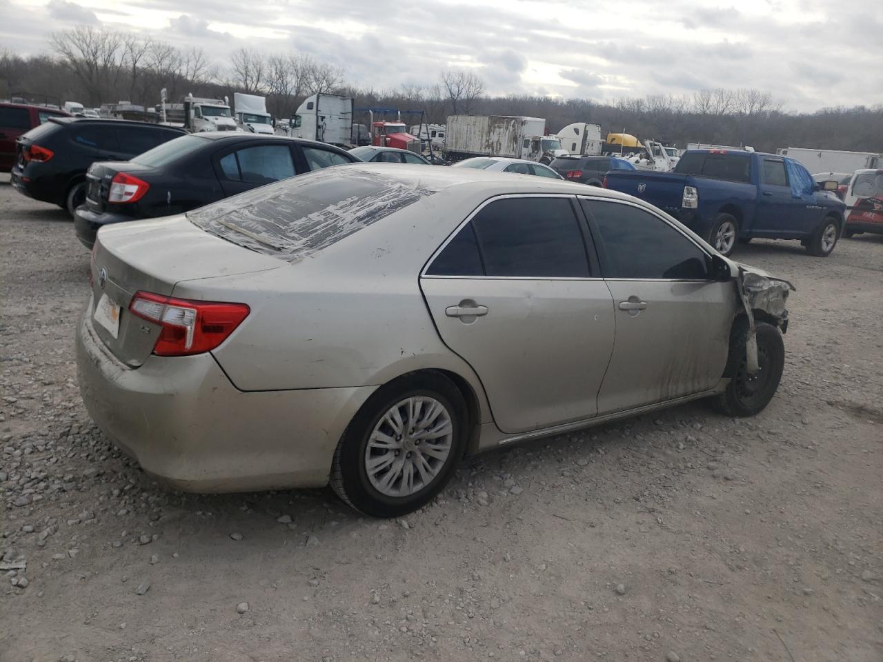 Photo 2 VIN: 4T4BF1FK1DR297074 - TOYOTA CAMRY 