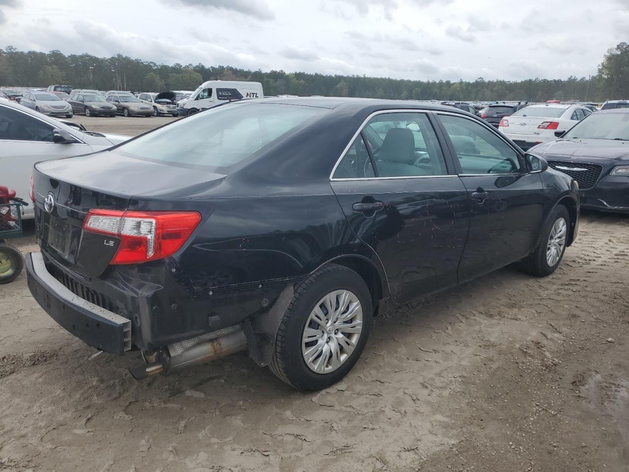 Photo 2 VIN: 4T4BF1FK1DR305027 - TOYOTA CAMRY 