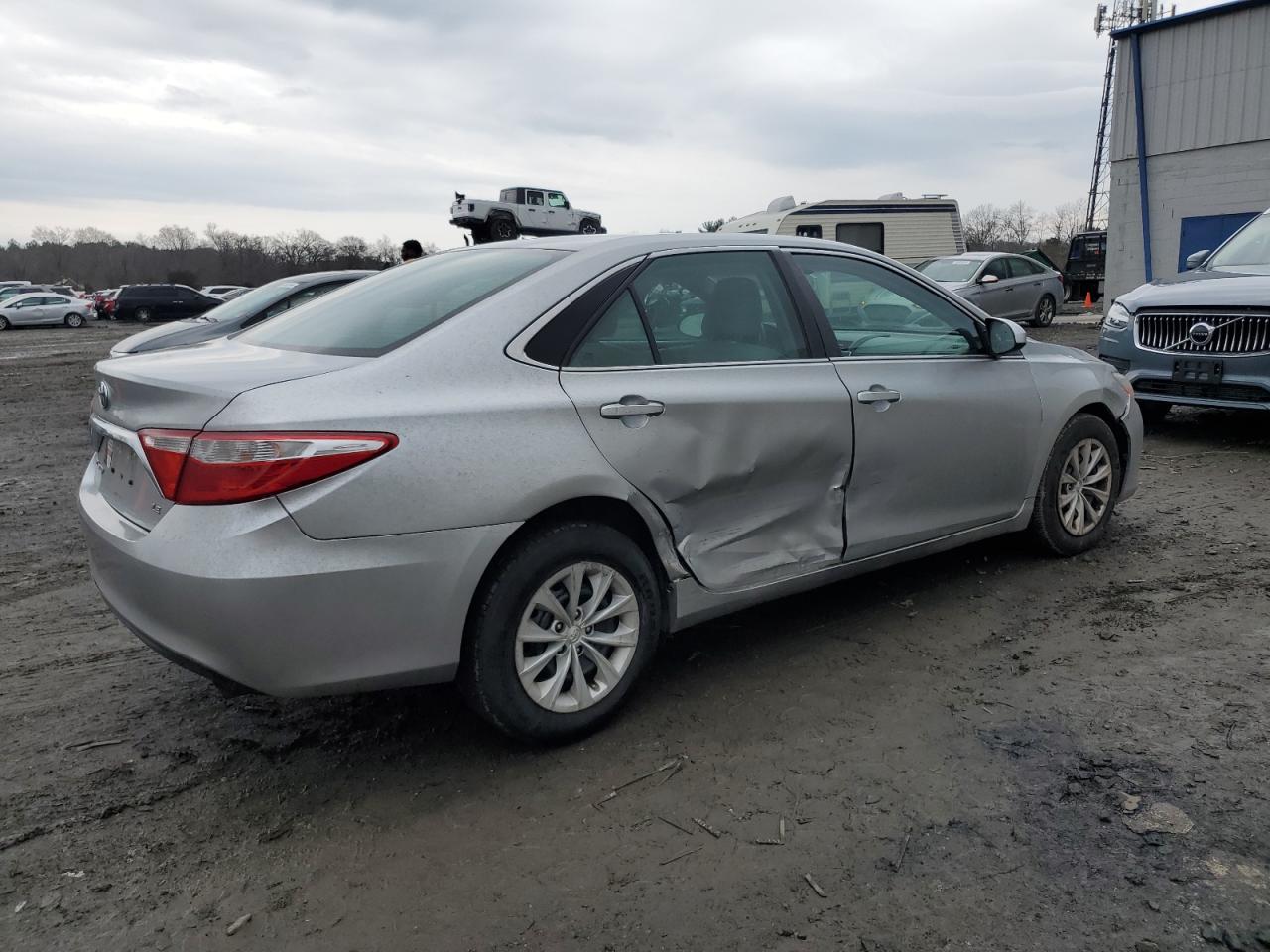 Photo 2 VIN: 4T4BF1FK1FR458381 - TOYOTA CAMRY 