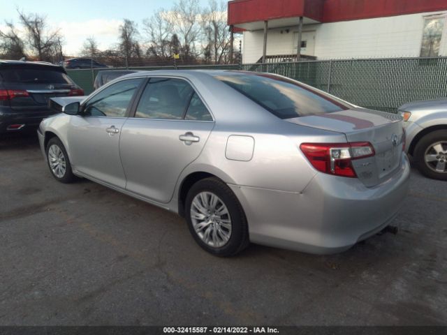 Photo 2 VIN: 4T4BF1FK2CR255950 - TOYOTA CAMRY BASE 