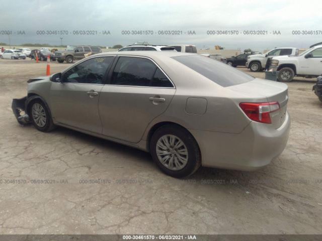 Photo 2 VIN: 4T4BF1FK2DR324282 - TOYOTA CAMRY 