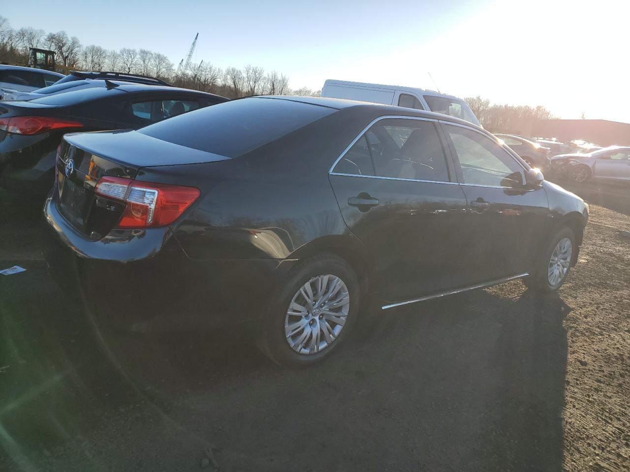 Photo 2 VIN: 4T4BF1FK2ER408202 - TOYOTA CAMRY 