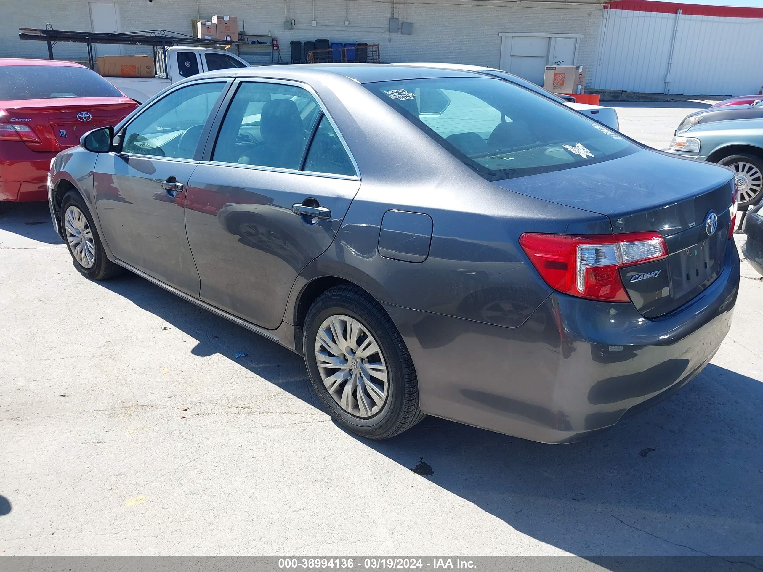 Photo 2 VIN: 4T4BF1FK3CR183270 - TOYOTA CAMRY 