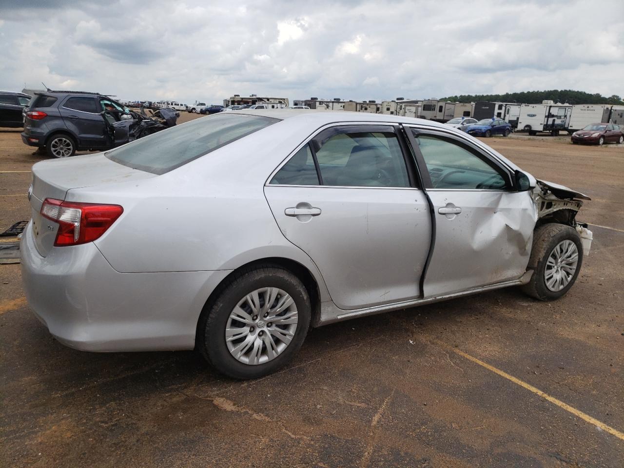 Photo 2 VIN: 4T4BF1FK3DR329507 - TOYOTA CAMRY 