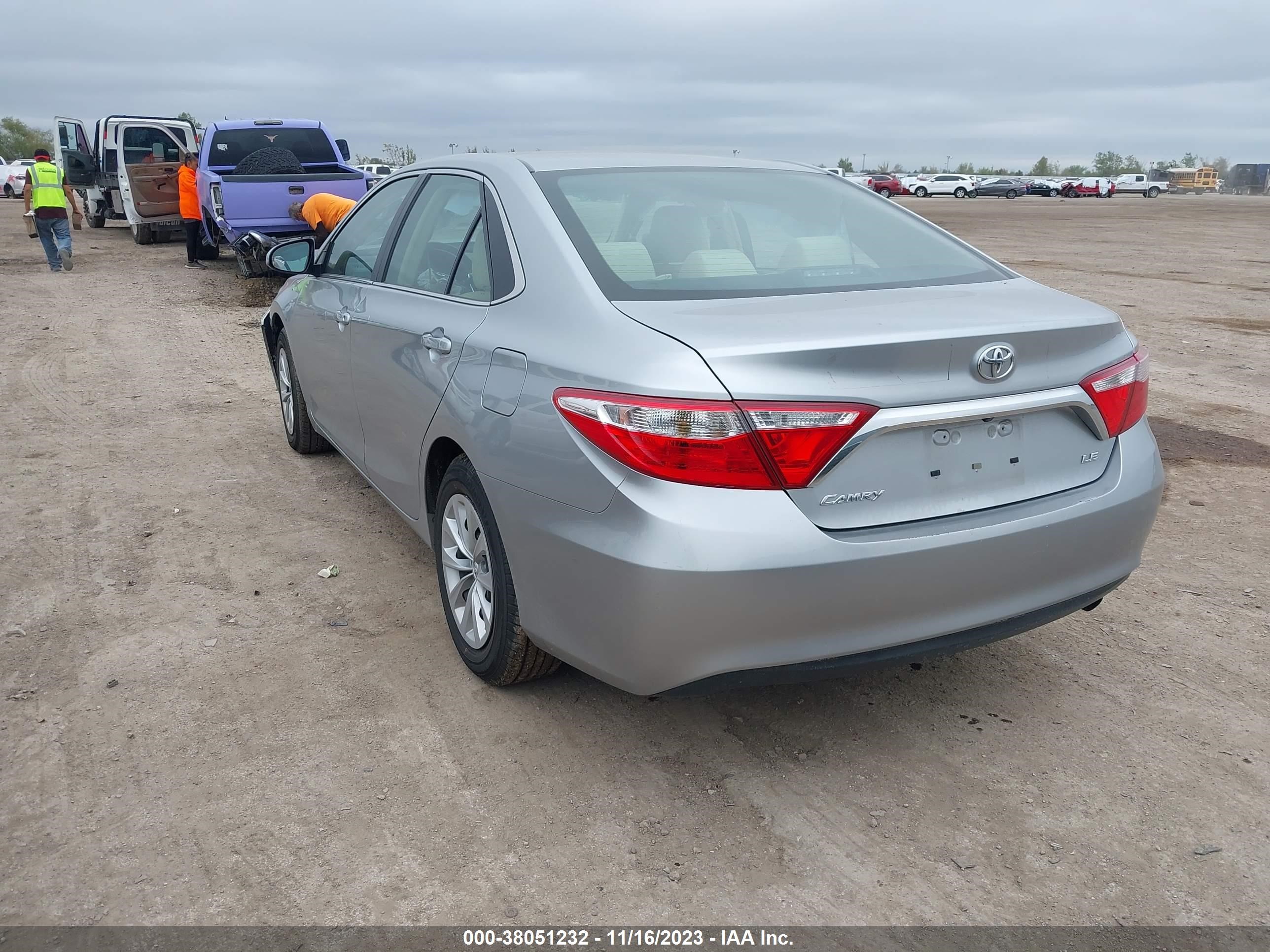 Photo 2 VIN: 4T4BF1FK3FR480317 - TOYOTA CAMRY 