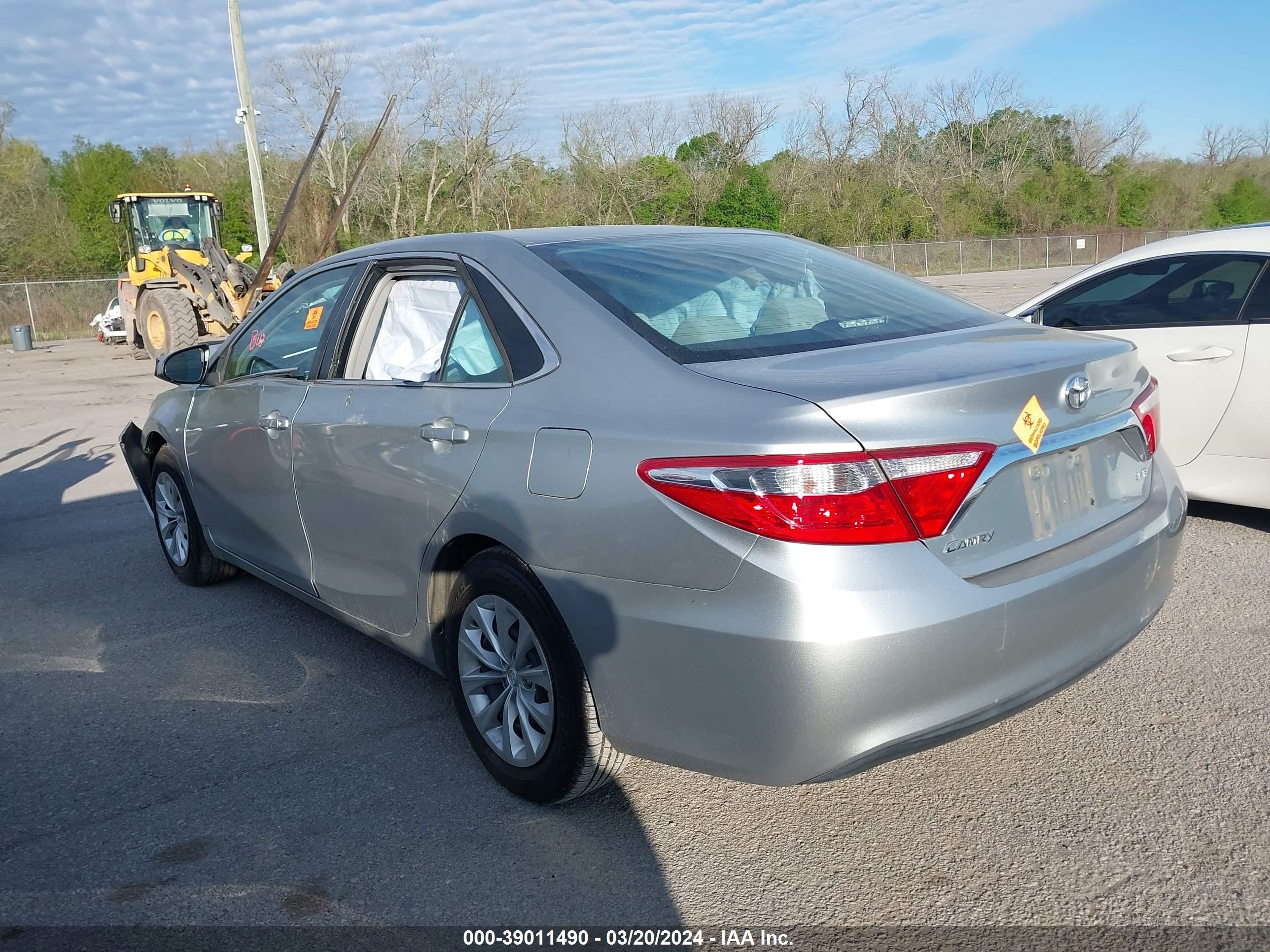 Photo 2 VIN: 4T4BF1FK3GR581875 - TOYOTA CAMRY 