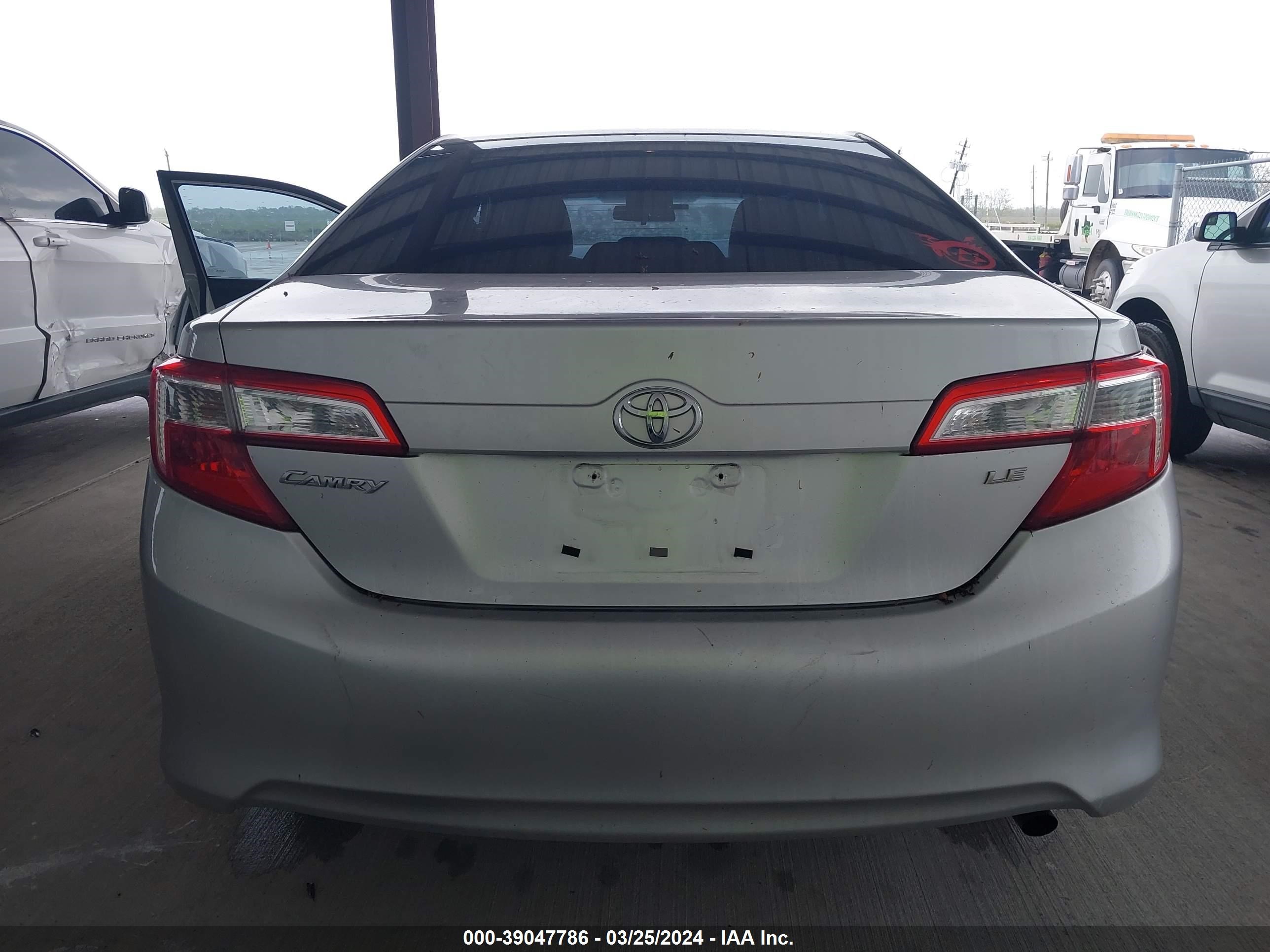 Photo 15 VIN: 4T4BF1FK4CR269445 - TOYOTA CAMRY 