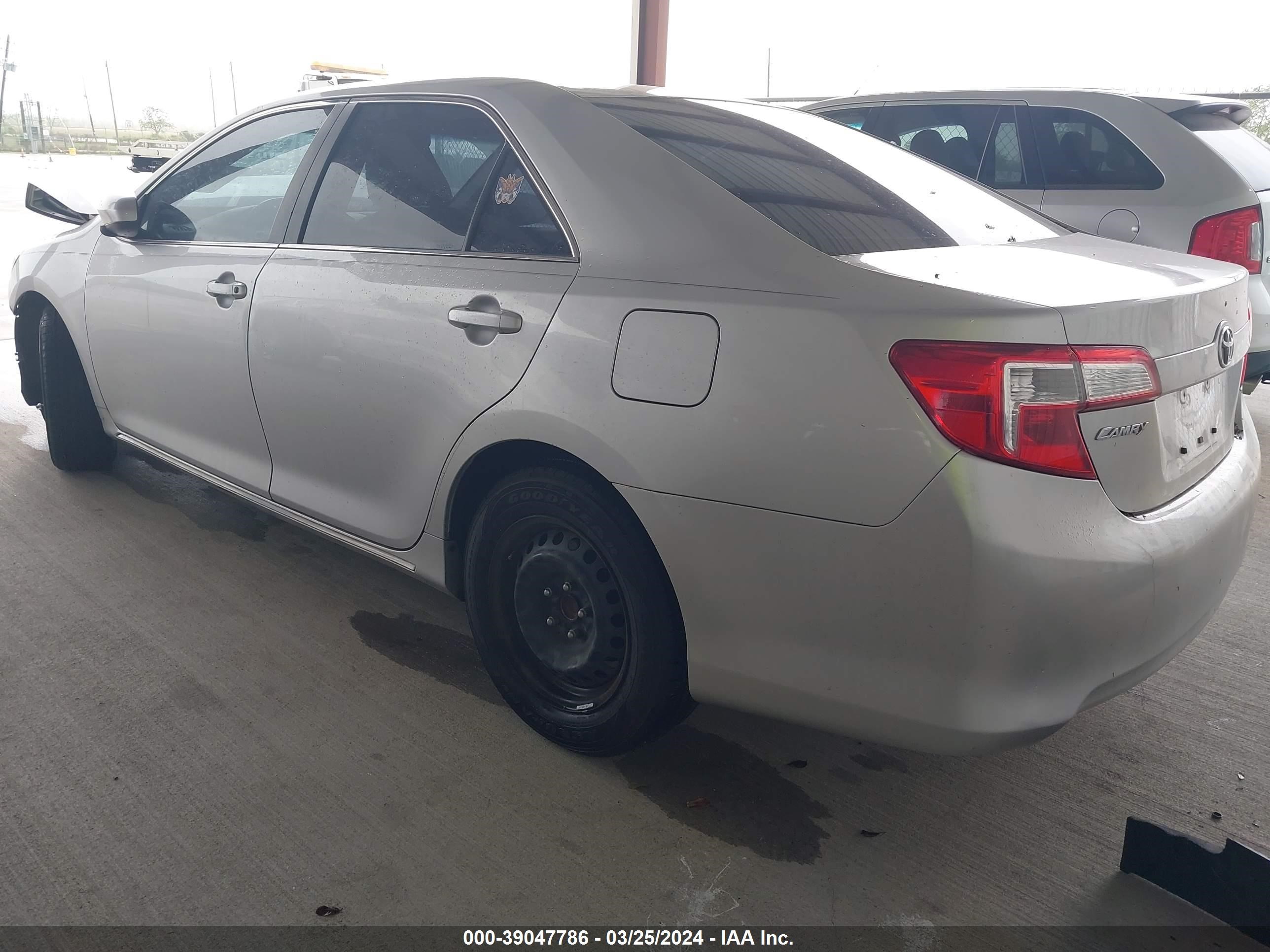 Photo 2 VIN: 4T4BF1FK4CR269445 - TOYOTA CAMRY 