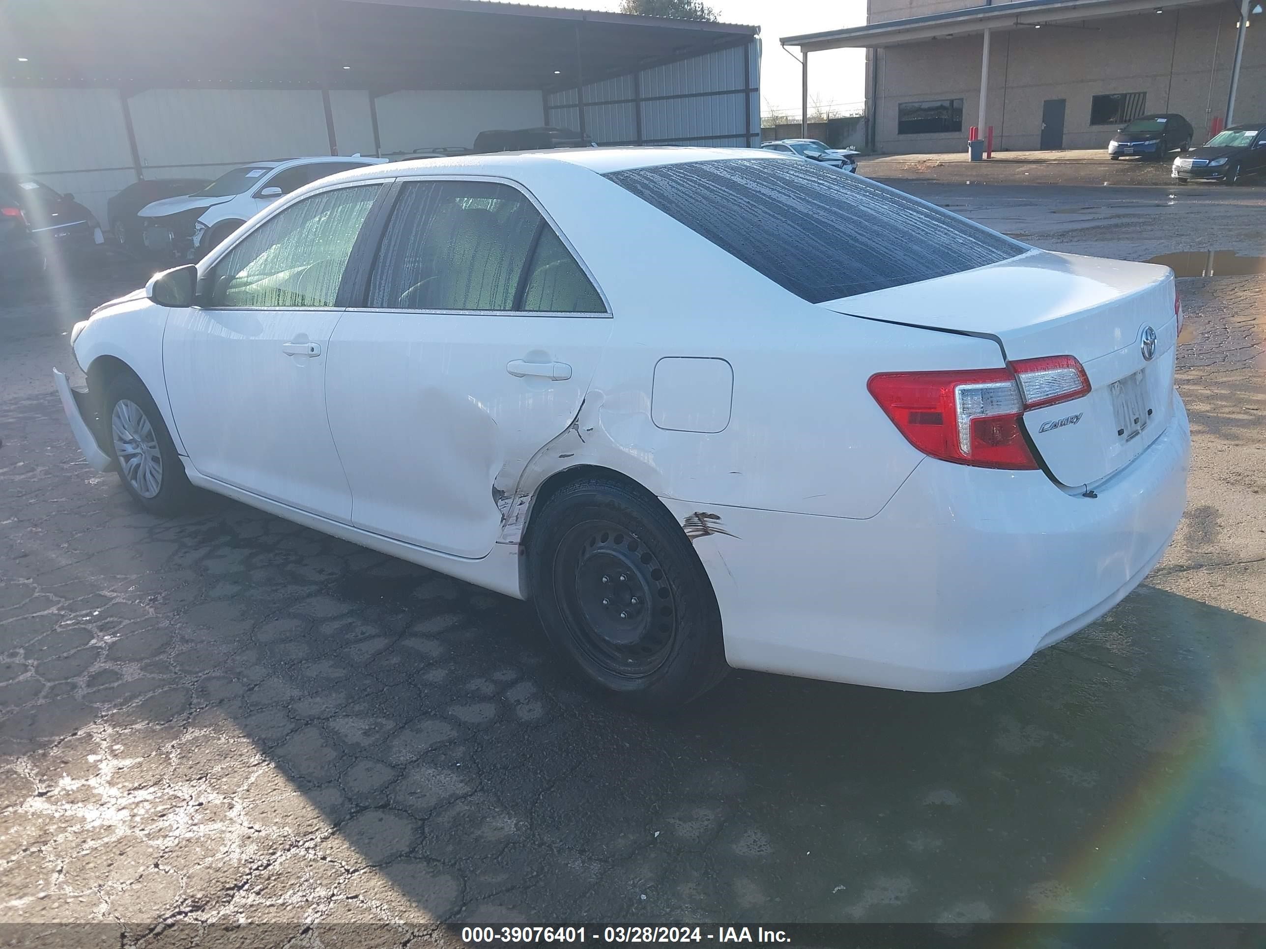 Photo 2 VIN: 4T4BF1FK4DR275280 - TOYOTA CAMRY 