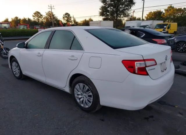 Photo 2 VIN: 4T4BF1FK5DR317570 - TOYOTA CAMRY 