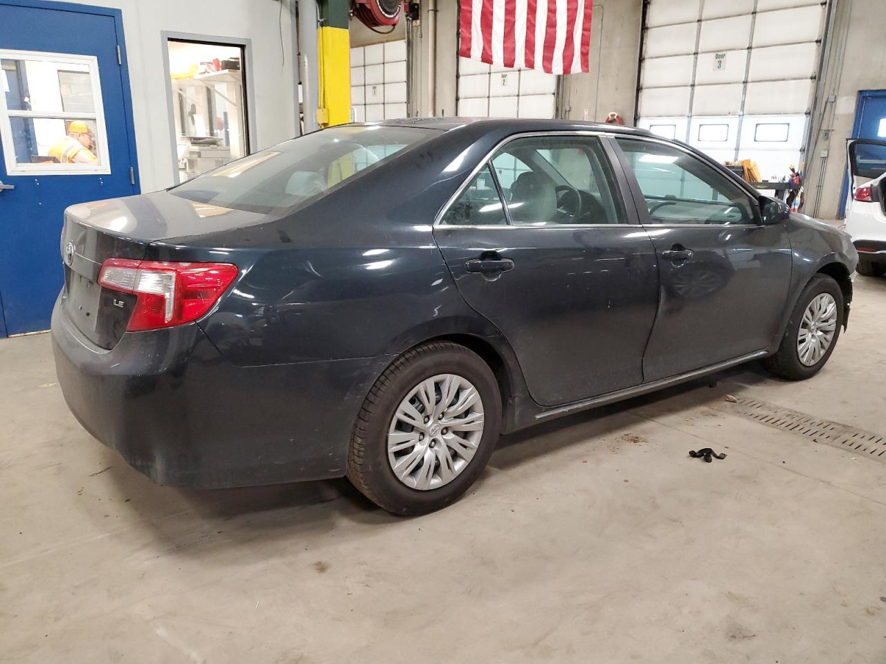 Photo 2 VIN: 4T4BF1FK5DR325734 - TOYOTA CAMRY 