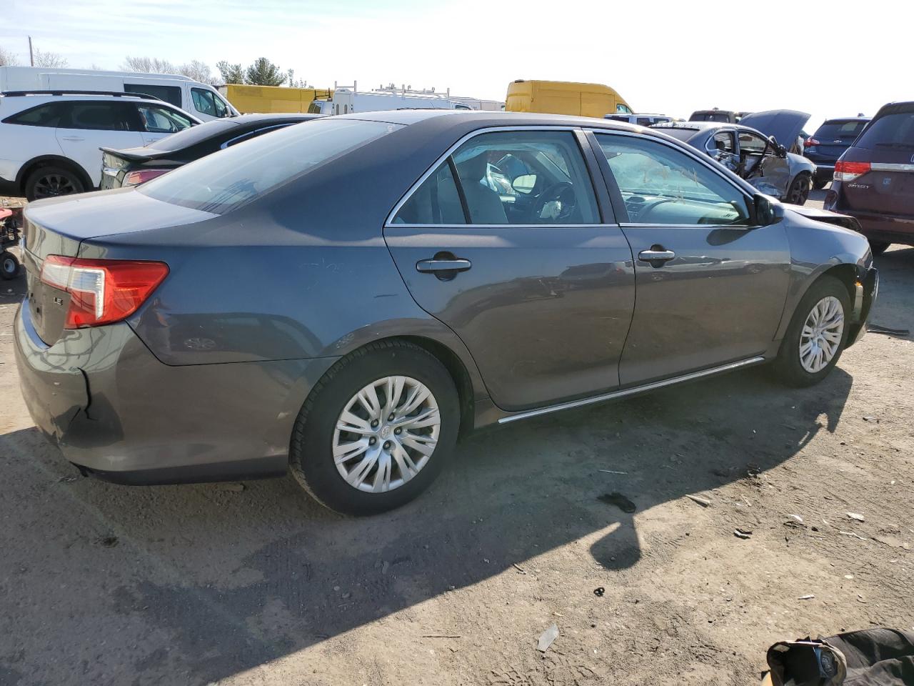 Photo 2 VIN: 4T4BF1FK7CR226332 - TOYOTA CAMRY 