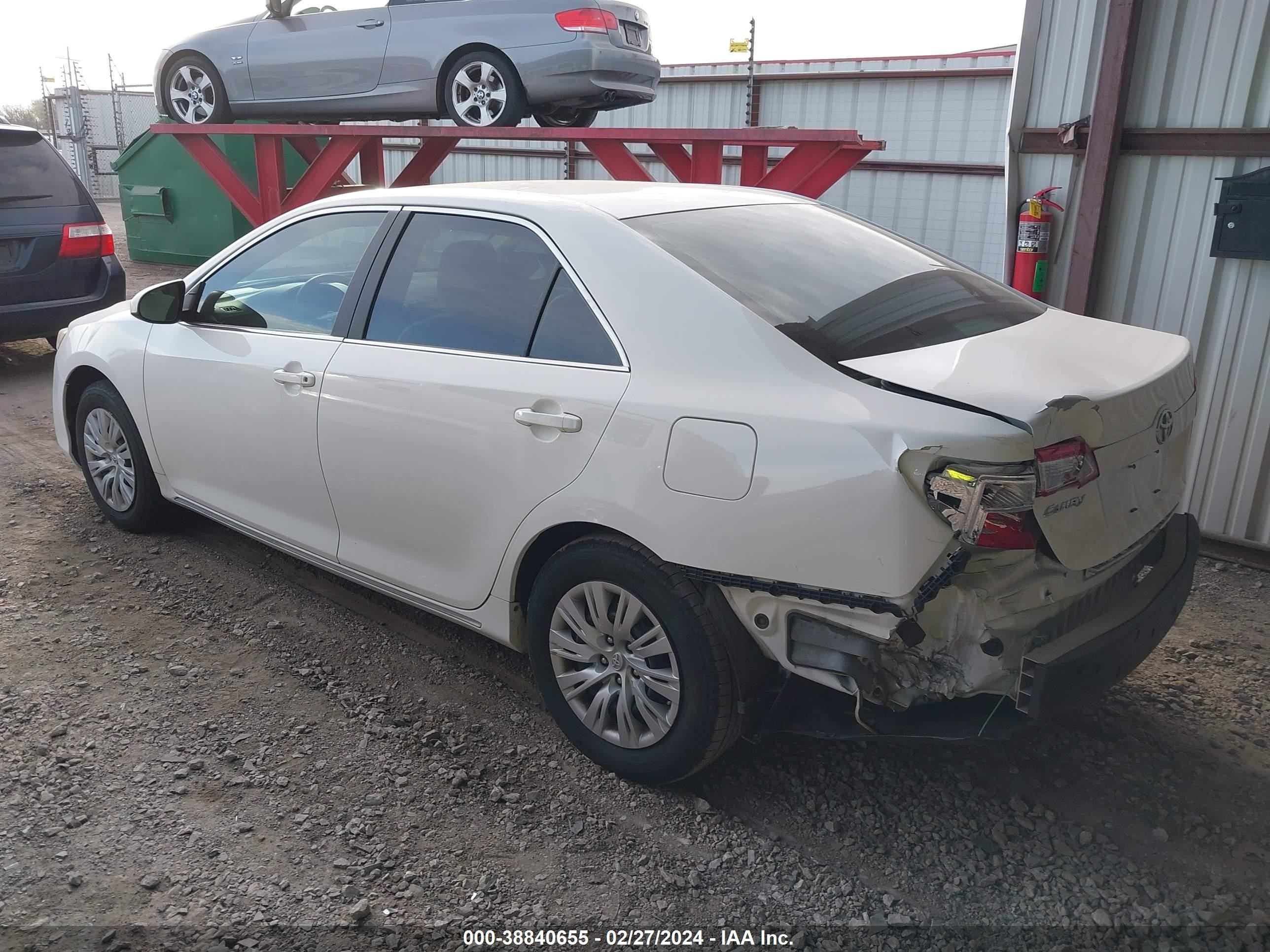 Photo 2 VIN: 4T4BF1FK7DR321829 - TOYOTA CAMRY 