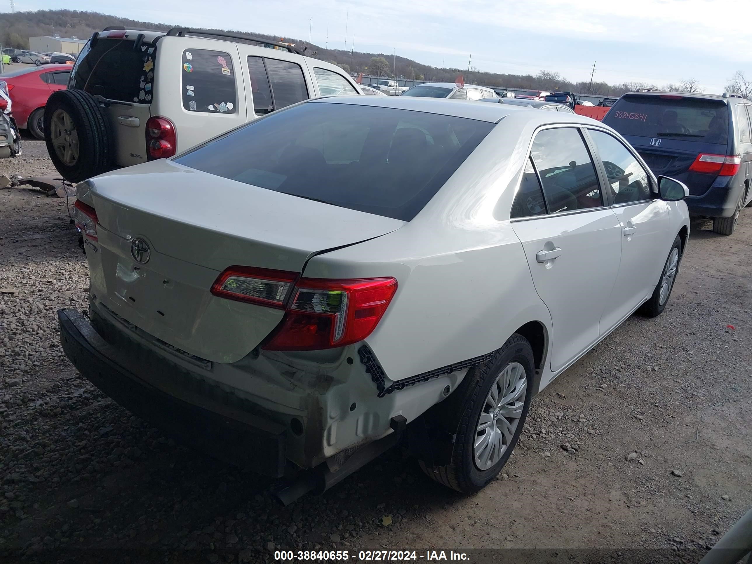 Photo 3 VIN: 4T4BF1FK7DR321829 - TOYOTA CAMRY 