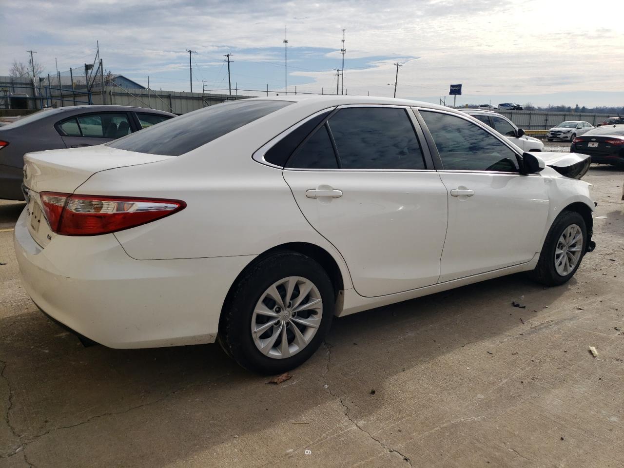 Photo 2 VIN: 4T4BF1FK7FR470664 - TOYOTA CAMRY 