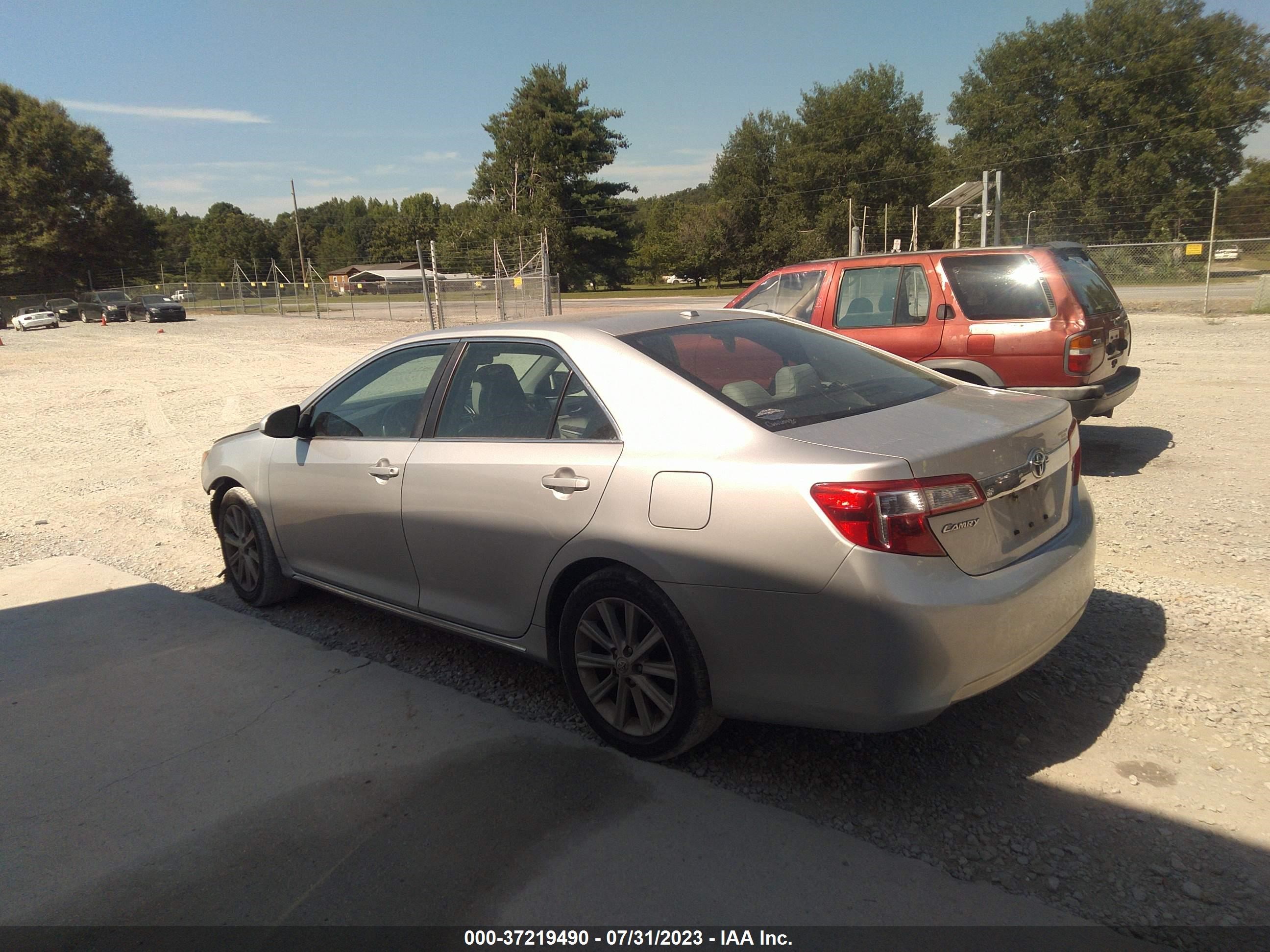 Photo 2 VIN: 4T4BF1FK8CR218823 - TOYOTA CAMRY 