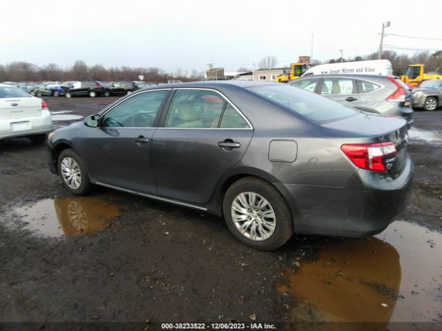 Photo 2 VIN: 4T4BF1FK8DR305879 - TOYOTA CAMRY 