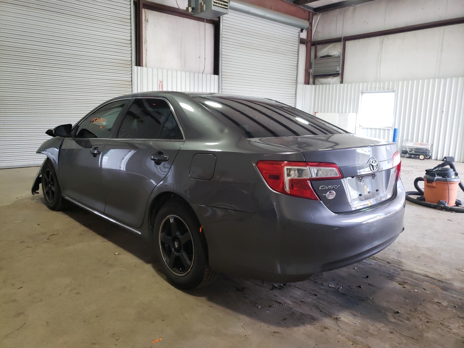 Photo 2 VIN: 4T4BF1FK8ER381362 - TOYOTA CAMRY L 