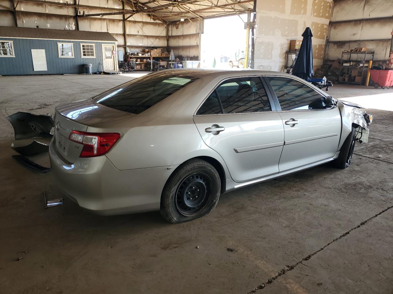 Photo 2 VIN: 4T4BF1FK8ER425196 - TOYOTA CAMRY 