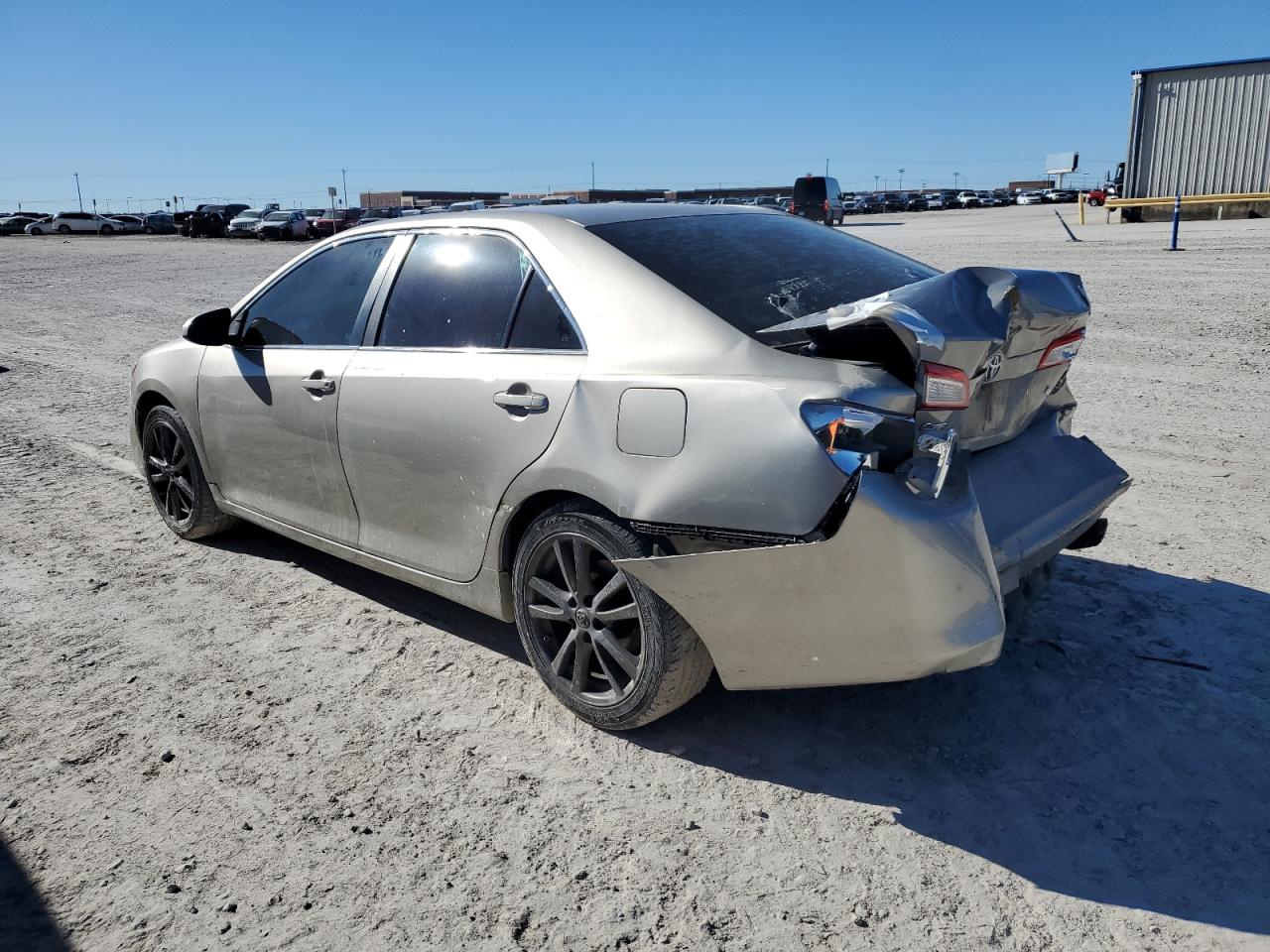 Photo 2 VIN: 4T4BF1FK9DR327650 - TOYOTA CAMRY 