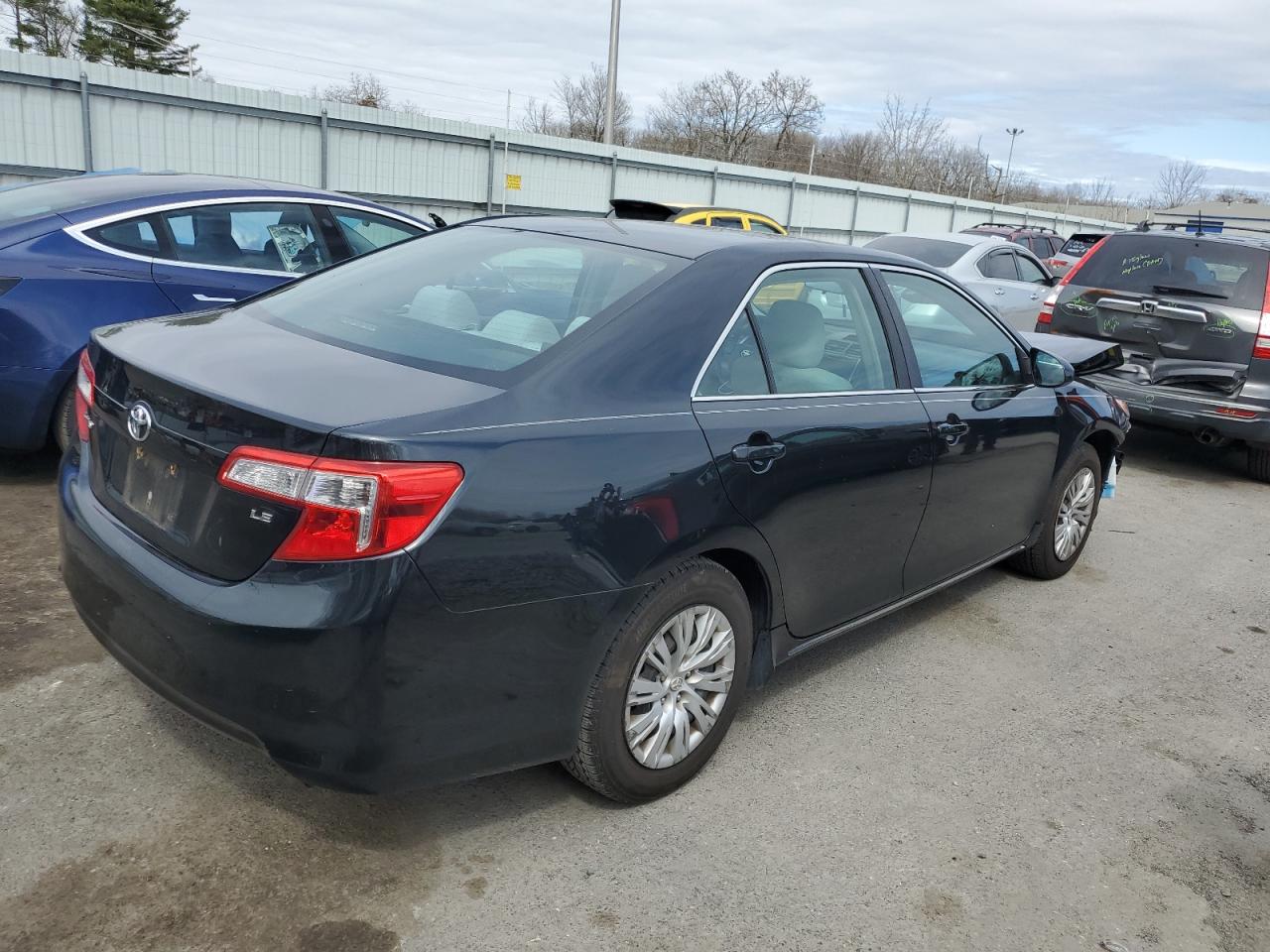 Photo 2 VIN: 4T4BF1FKXCR230777 - TOYOTA CAMRY 