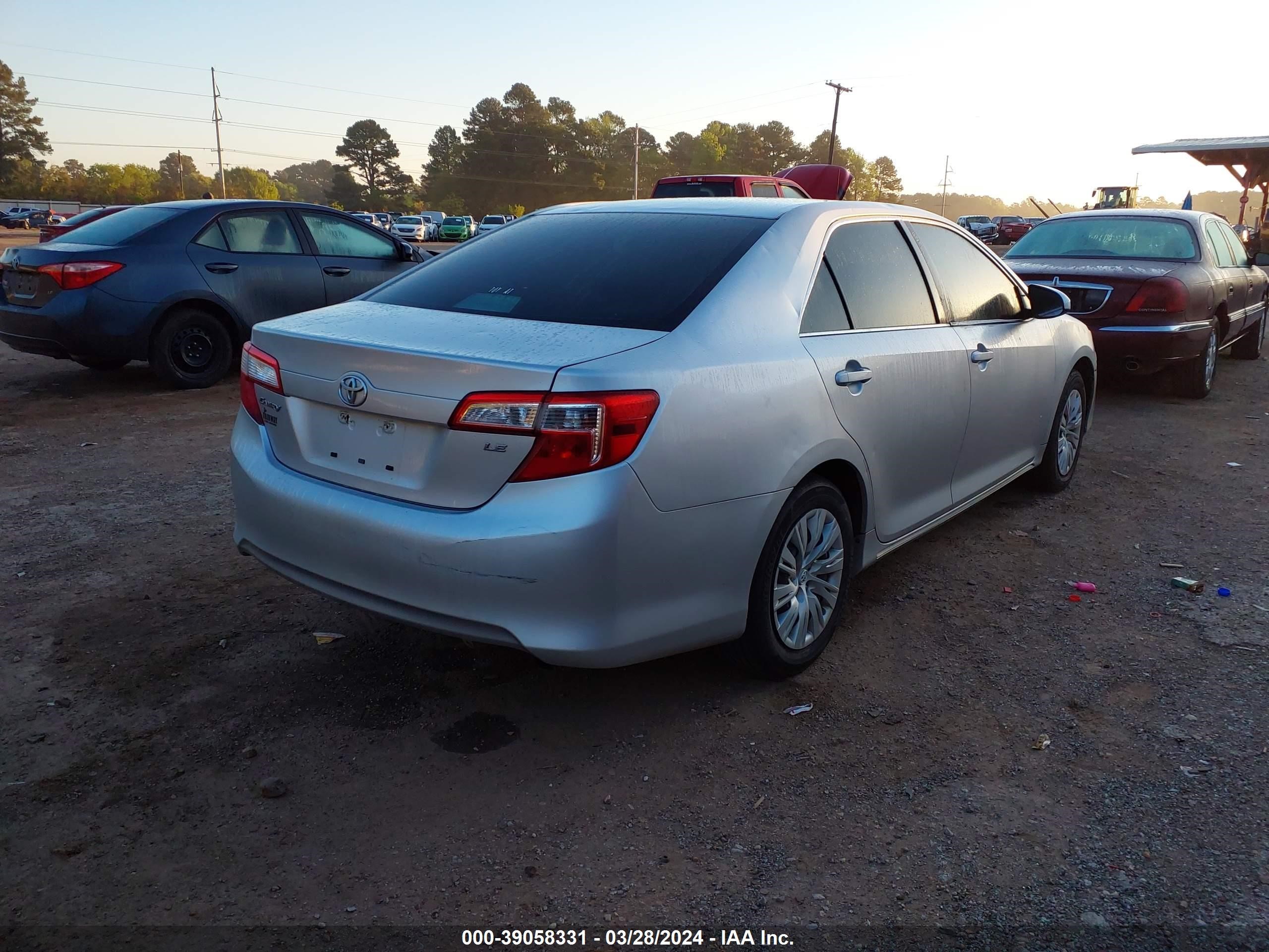 Photo 3 VIN: 4T4BF1FKXDR282864 - TOYOTA CAMRY 