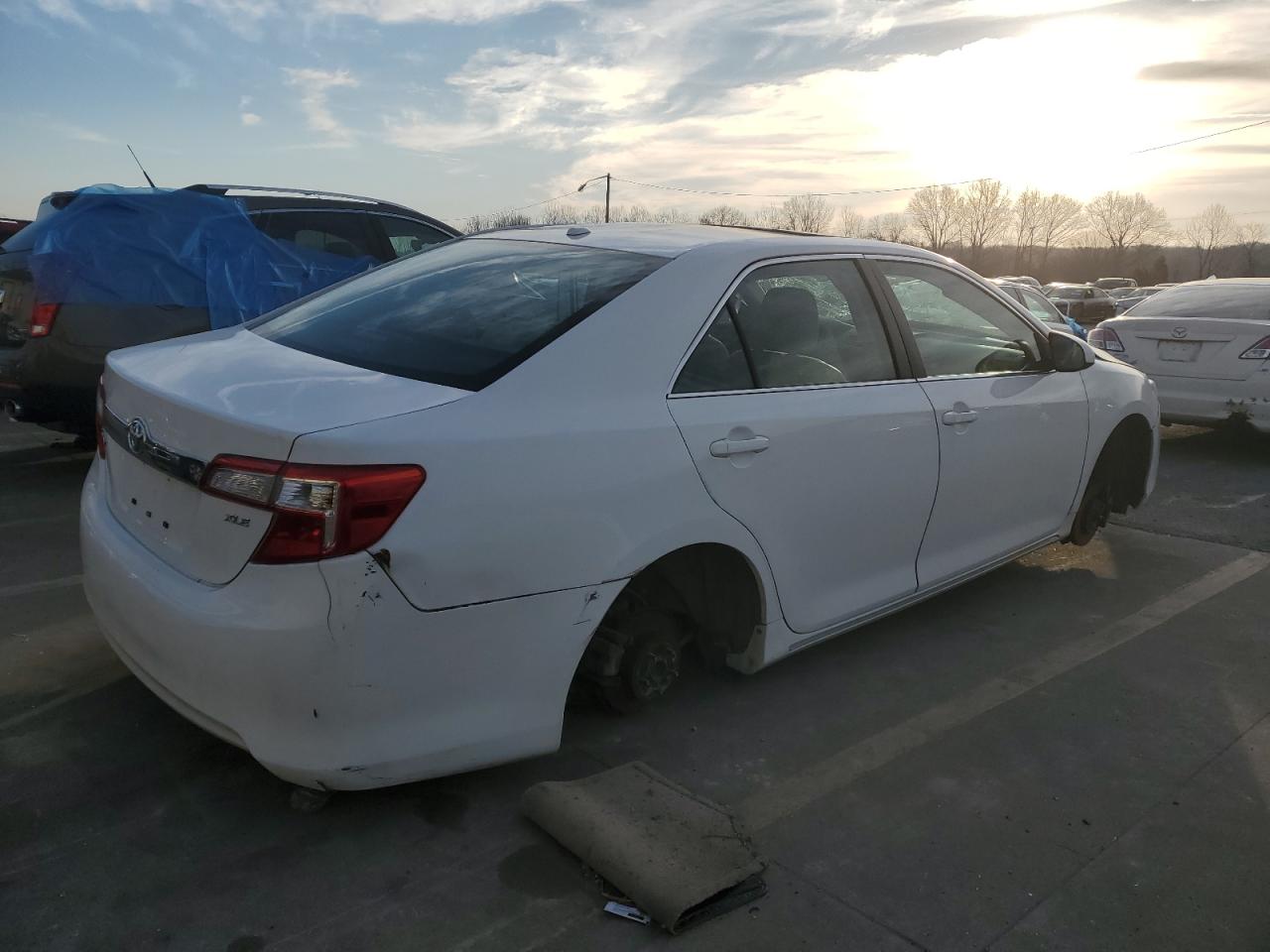 Photo 2 VIN: 4T4BF1FKXDR290981 - TOYOTA CAMRY 