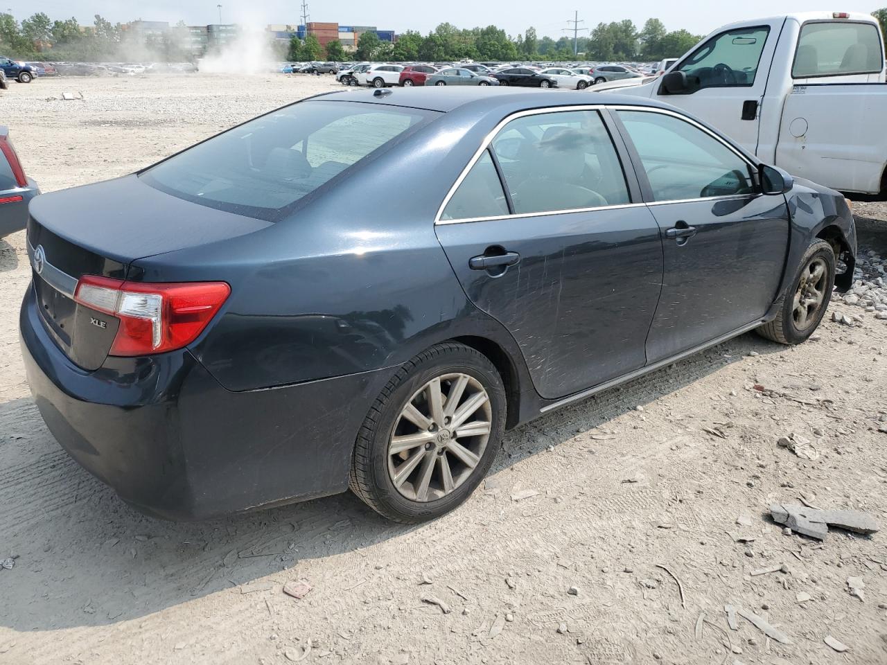 Photo 2 VIN: 4T4BF1FKXDR291077 - TOYOTA CAMRY 