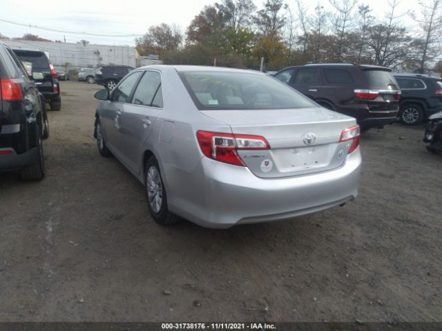 Photo 2 VIN: 4T4BF1FKXDR324854 - TOYOTA CAMRY 