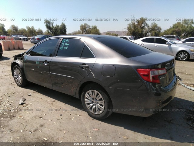 Photo 2 VIN: 4T4BF1FKXDR329424 - TOYOTA CAMRY 