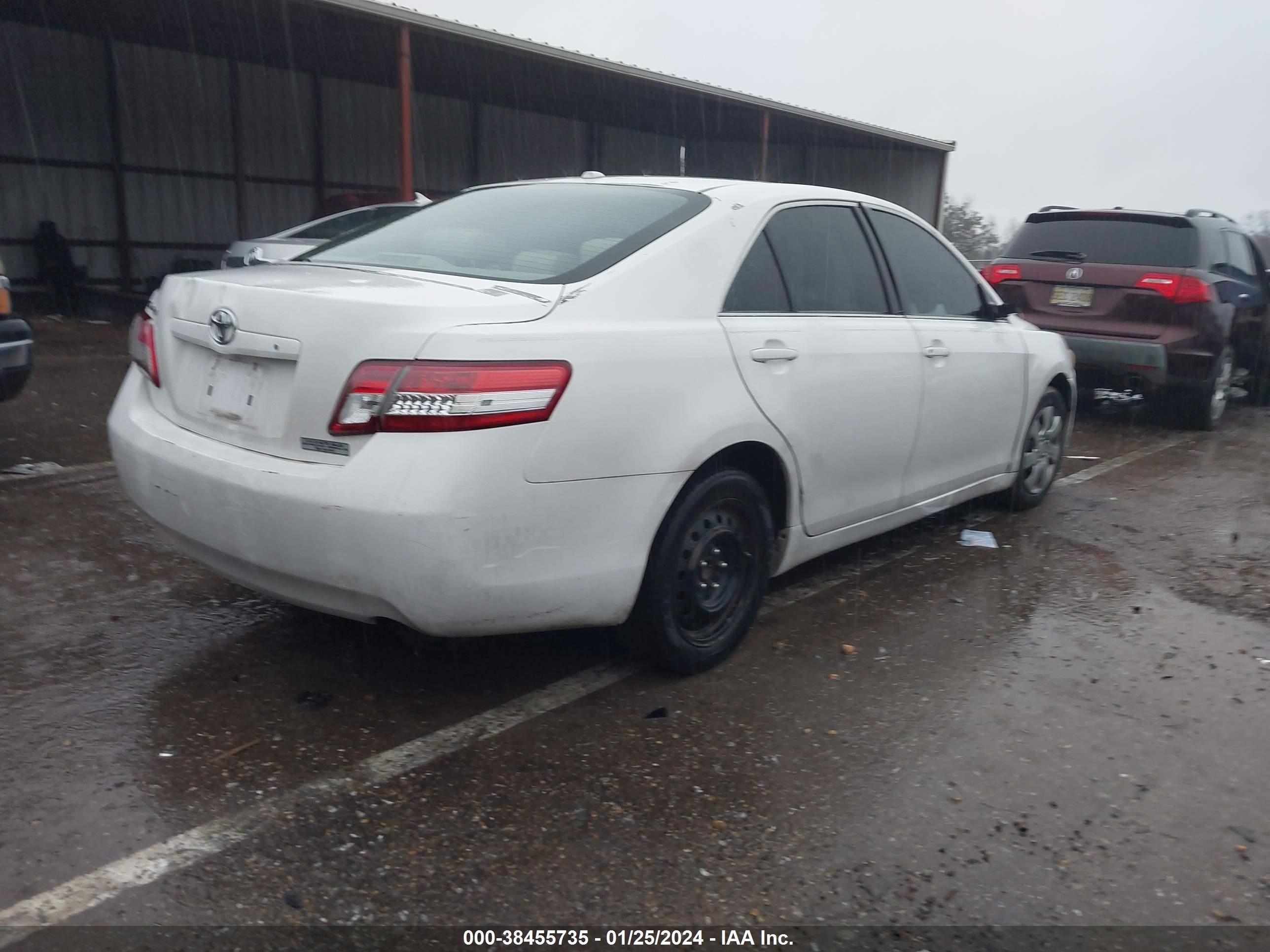 Photo 3 VIN: 4T4BF3EK0AR030940 - TOYOTA CAMRY 