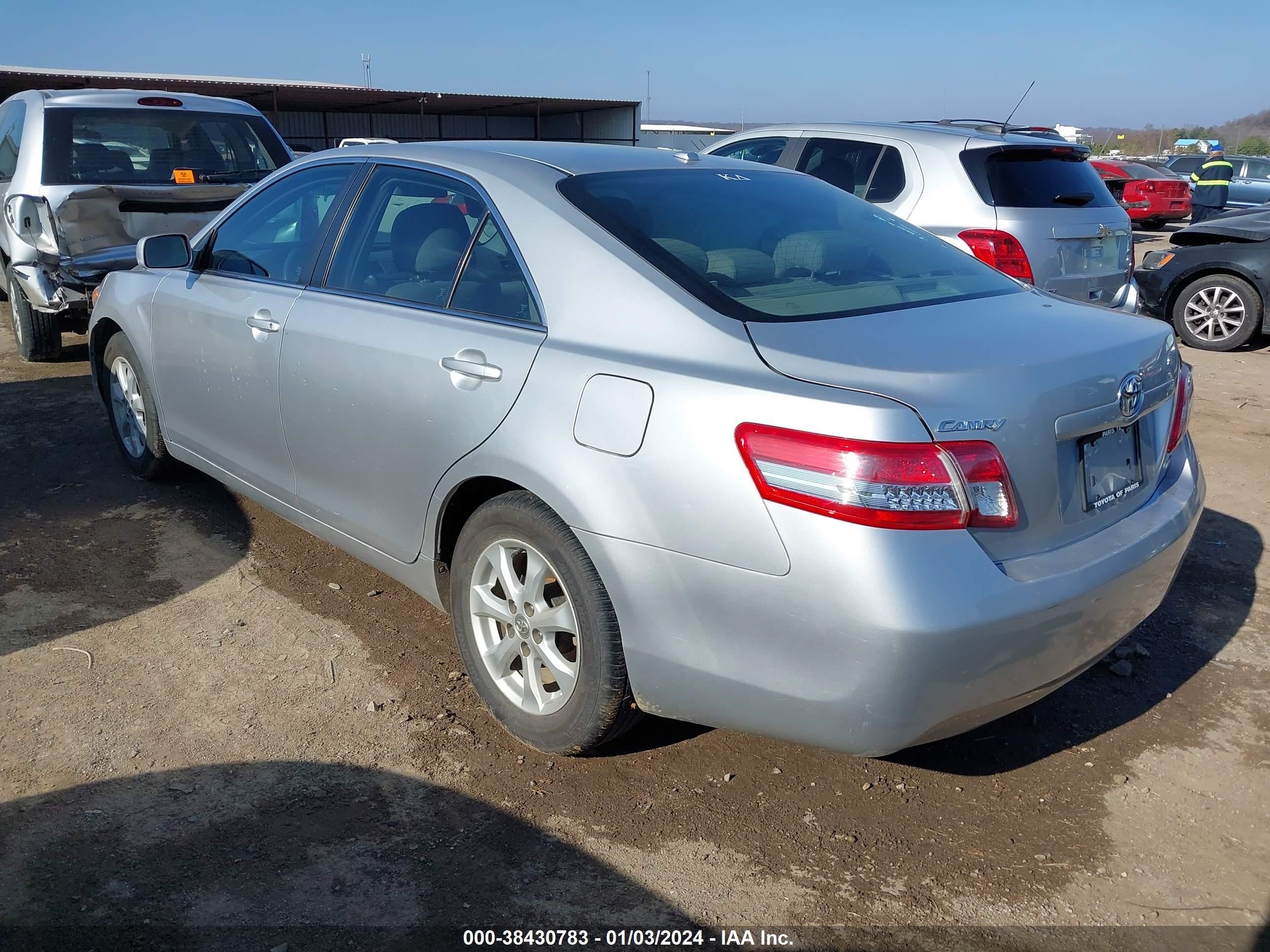 Photo 2 VIN: 4T4BF3EK0BR139190 - TOYOTA CAMRY 