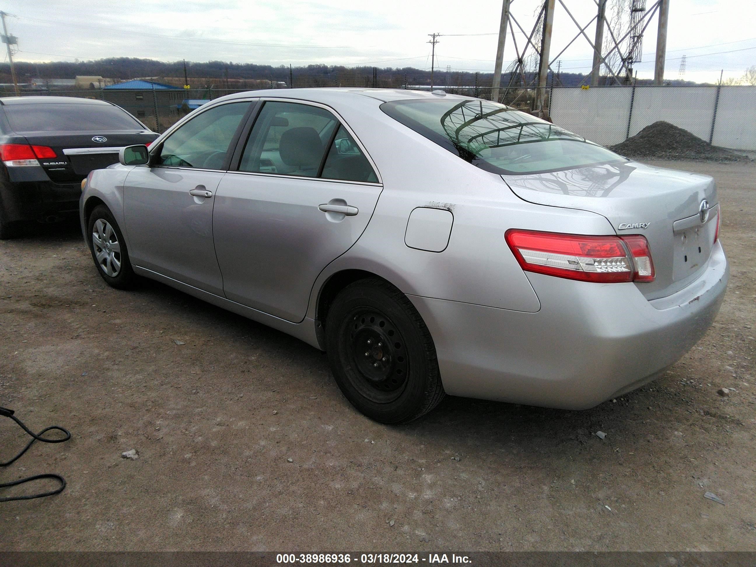 Photo 2 VIN: 4T4BF3EK1AR082299 - TOYOTA CAMRY 