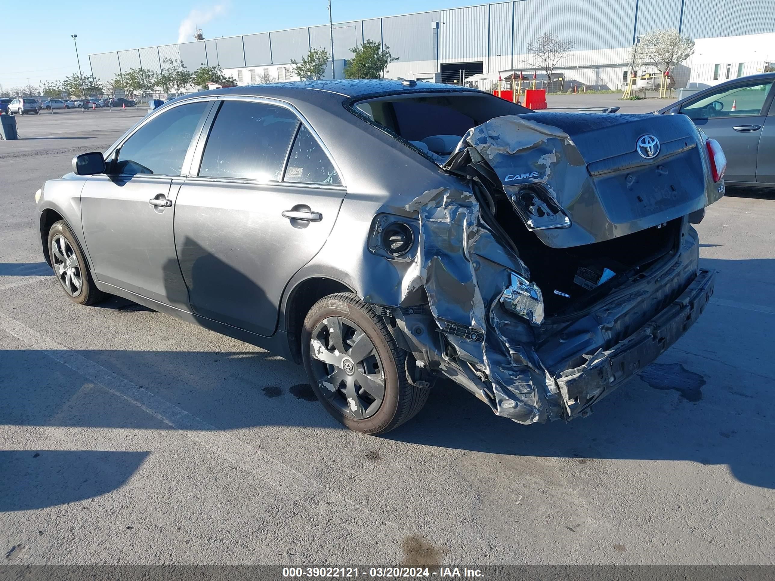 Photo 2 VIN: 4T4BF3EK1BR097662 - TOYOTA CAMRY 