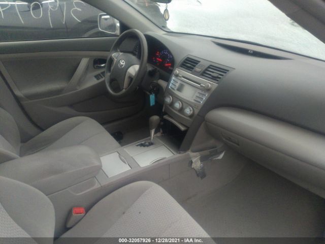 Photo 4 VIN: 4T4BF3EK1BR100057 - TOYOTA CAMRY 