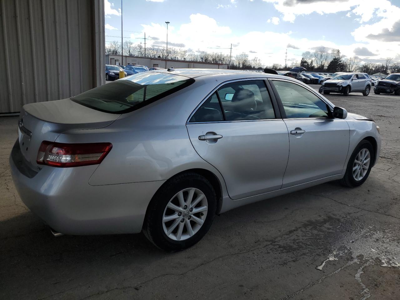 Photo 2 VIN: 4T4BF3EK1BR101144 - TOYOTA CAMRY 