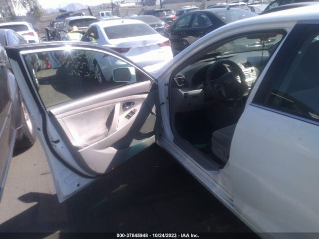 Photo 4 VIN: 4T4BF3EK1BR109700 - TOYOTA CAMRY 