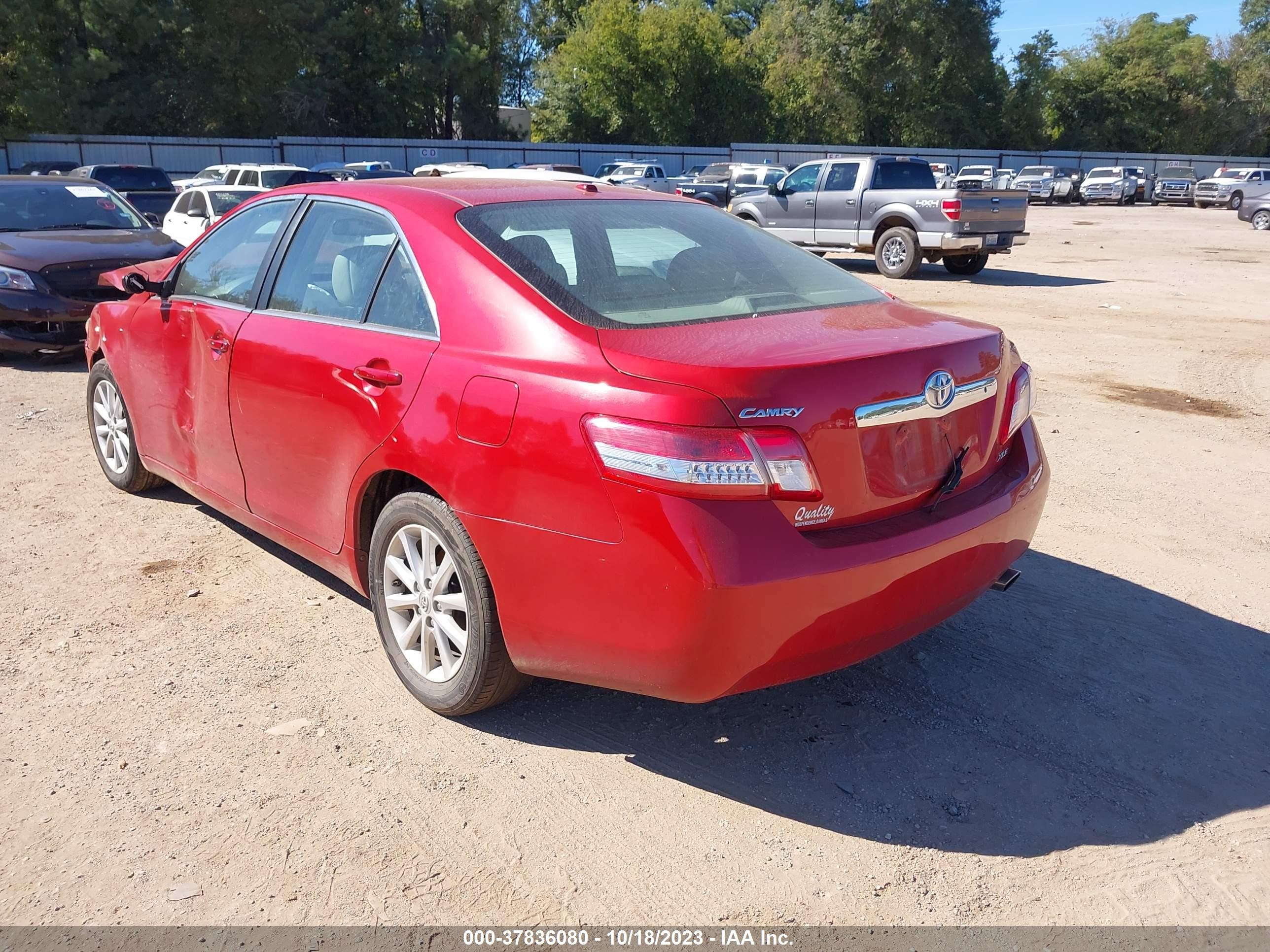 Photo 2 VIN: 4T4BF3EK1BR113505 - TOYOTA CAMRY 