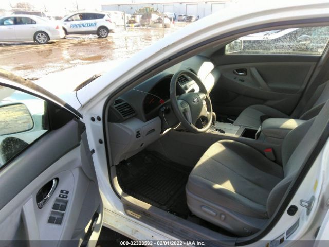 Photo 4 VIN: 4T4BF3EK1BR122382 - TOYOTA CAMRY 