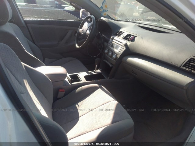 Photo 4 VIN: 4T4BF3EK1BR204063 - TOYOTA CAMRY 